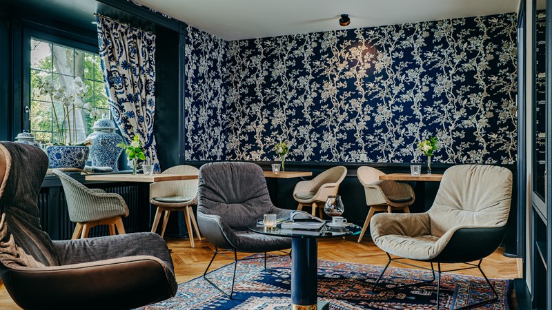 ©Friederike Hegner-2020_Niemeyers Romantik Posthotel_Lounge_web-1.jpg